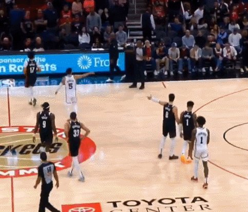 赛程信息-手指三位裁判破口大骂 范弗利特领到5万美元罚单