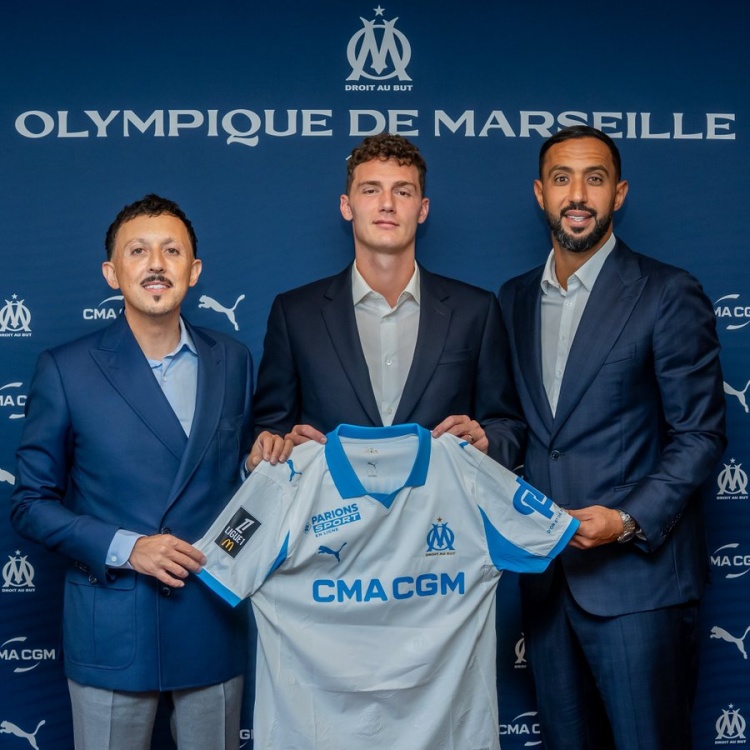 队报：周末马赛联赛主场对阵洛里昂，帕瓦尔有望担任首发中卫