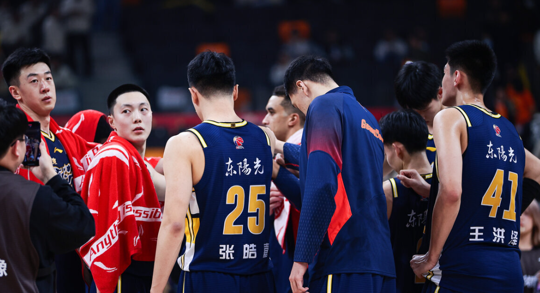 F1大奖赛2025-24分27分40分！一夜爆3门惨案，张镇麟再次封神，上海显露冠军相