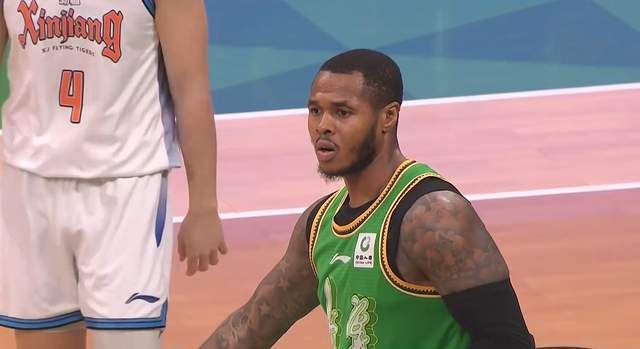 注册观看-这也叫外援？打了3场比赛18投3中，三分球7投0中，杨鸣又被坑惨了