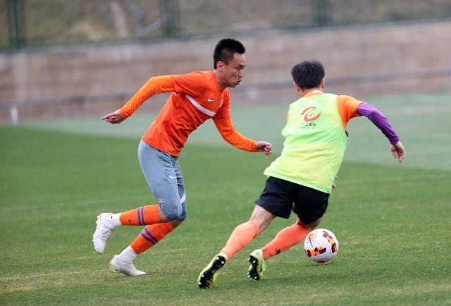 直播入口-郝式轮转“青”装上阵赢首胜 2新援来电2老将正名